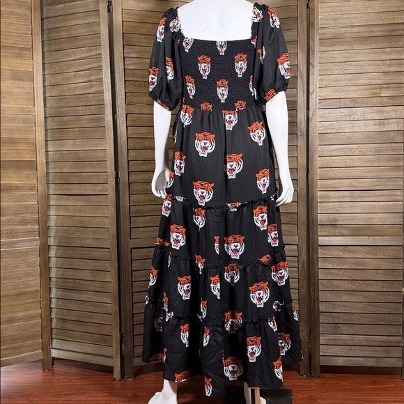 Lala. Black Tiger Print Smocked Maxi Dress Puff Sleeve Tiered Size Large - Picture 6 of 7